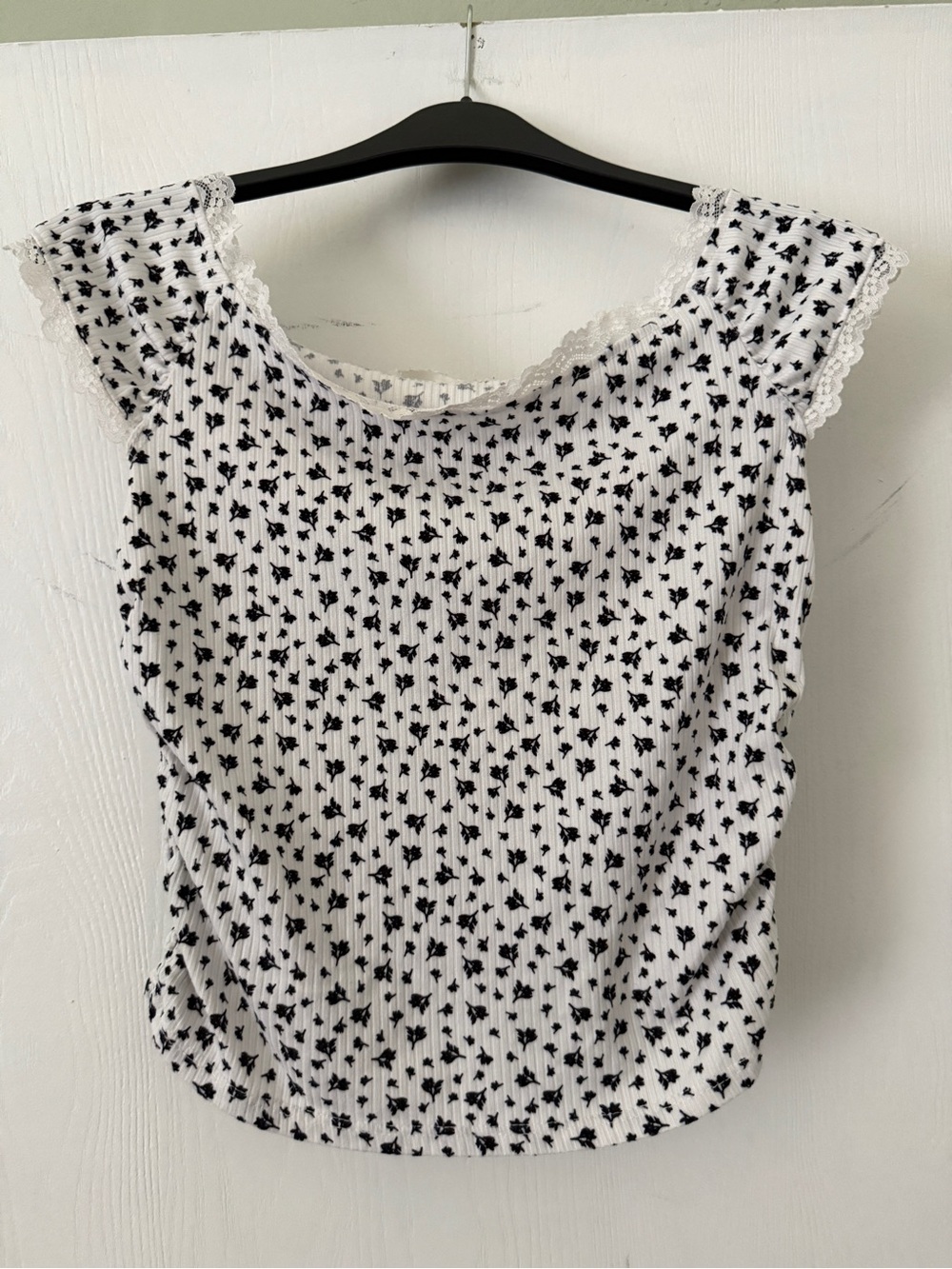 🌻5/$16🌻Women’s  Floral Ribbed Lace-Trim Top